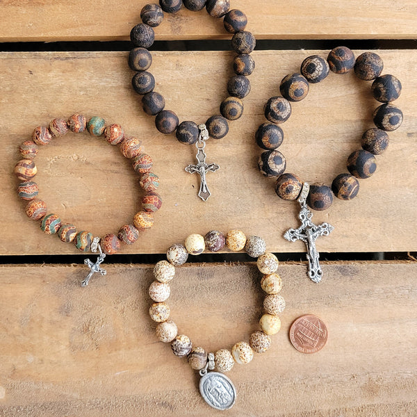 rough agate beads stretch bracelets with crucifix medals