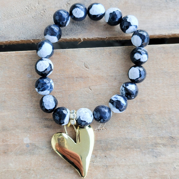 10mm agate khaki black beads w/ elongated 18kt plated large heart charm stretch bracelet
