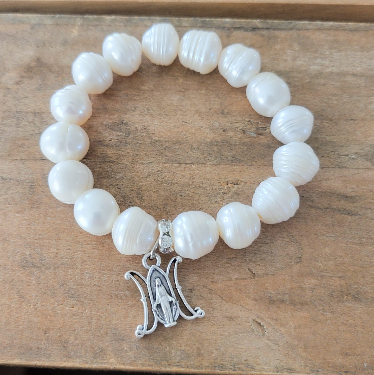 M shaped Miraculous Medal freshwater pearl beads stretch bracelet