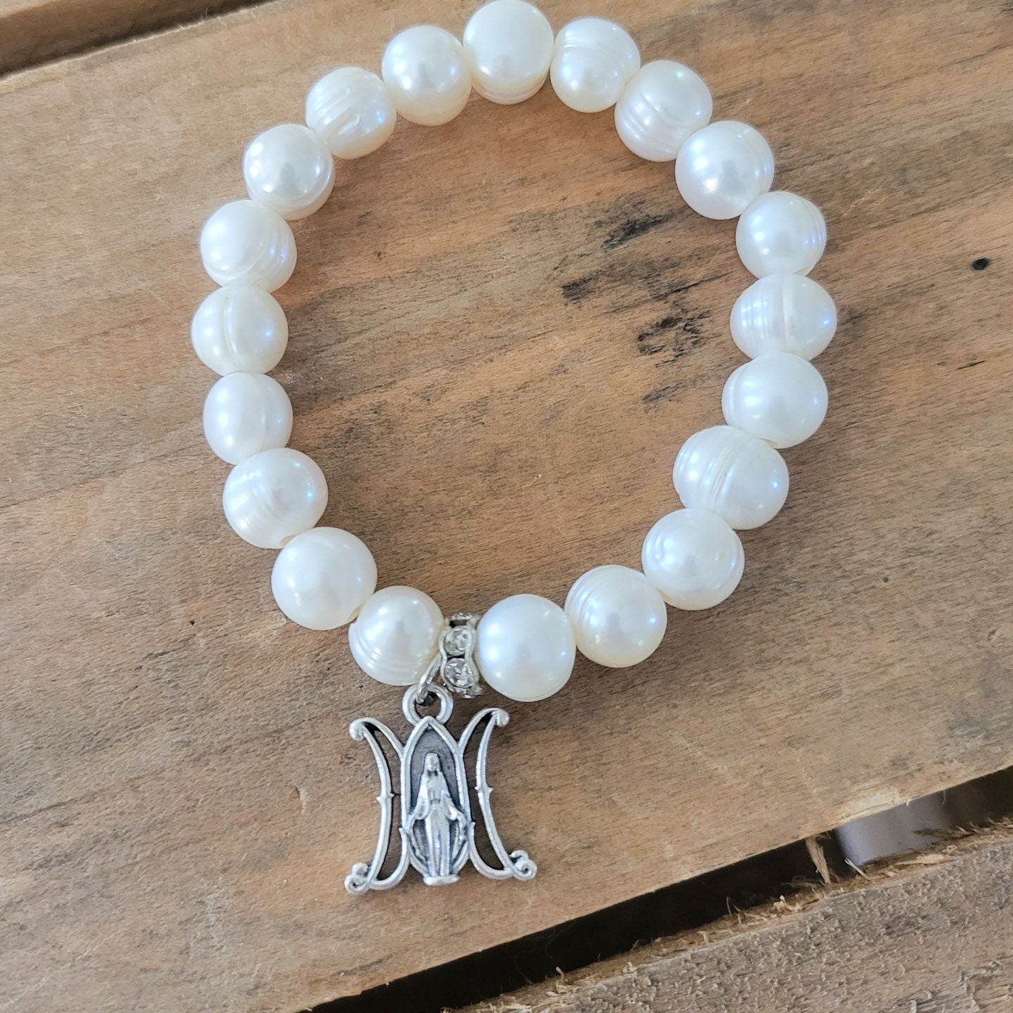 M shaped Miraculous Medal freshwater pearl beads stretch bracelet