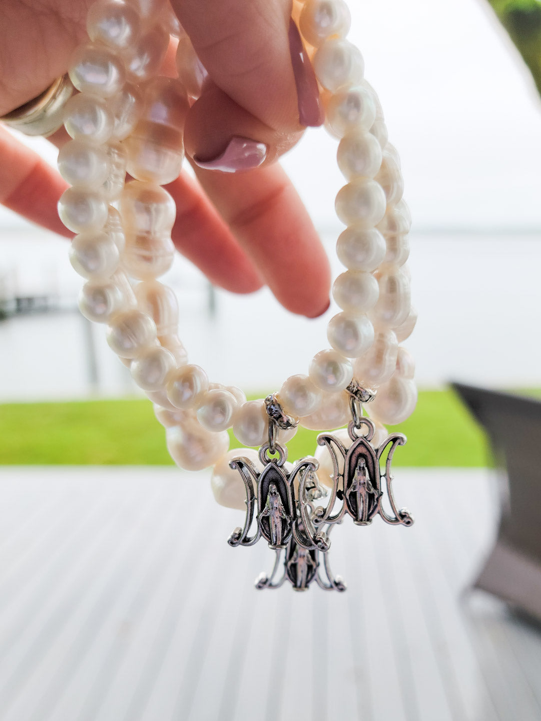 M shaped Miraculous Medal freshwater pearl beads stretch bracelets
