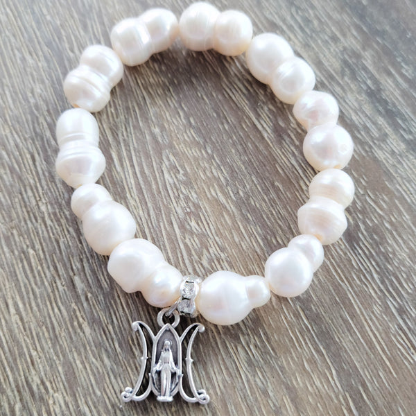 Peanut shaped freshwater pearls stretch bracelet with miraculous M medal