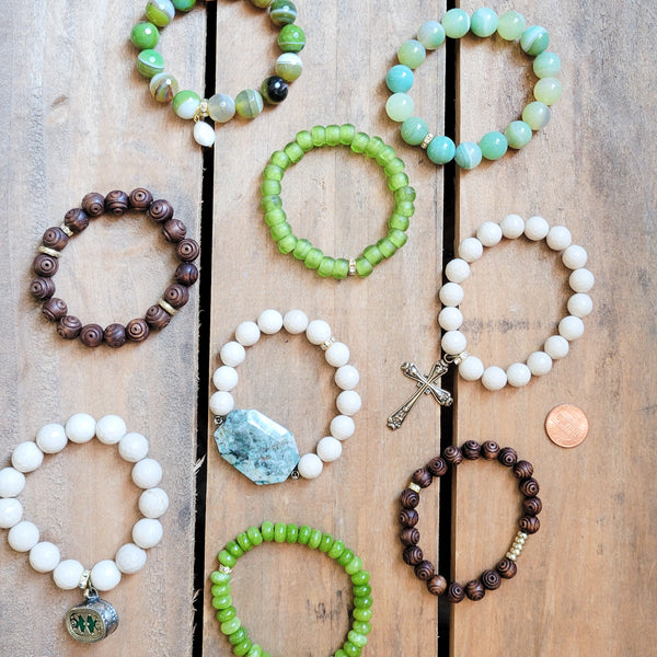 green, tree jasper, brass, freshwater pearl, glass, wood, stretch bracelets