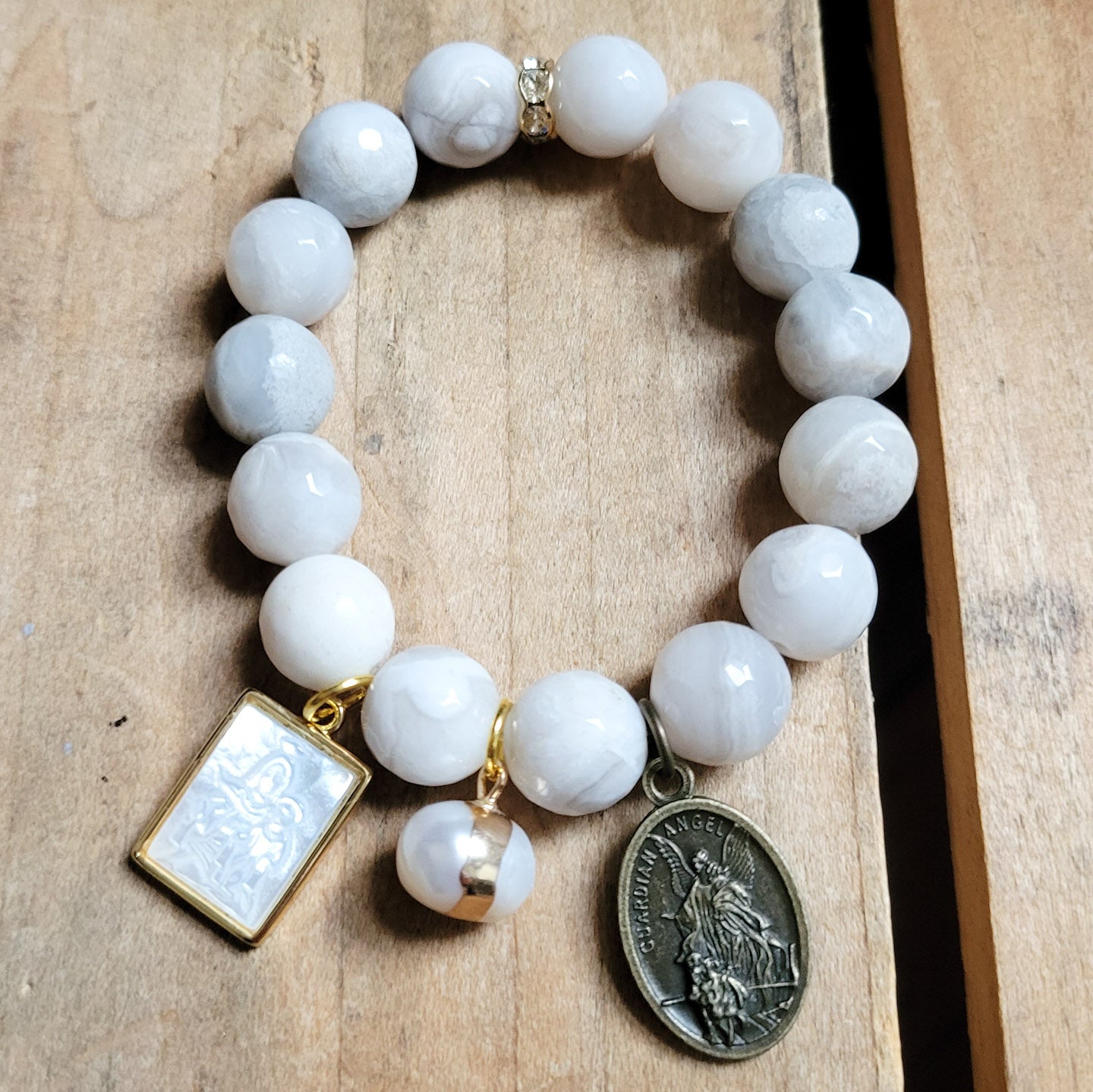 12mm lacey agate beads 2 medals 1 gold banded freshwater pearl stretch bracelet