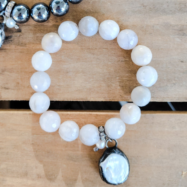 12mm Agate w MOP fw pearl dangles stretch bracelet